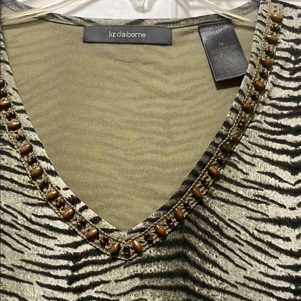 Liz Claiborne Black and Tan V-Neck Slightly Fitted 3/4 Sleeve Blouse - Picture 4 of 11